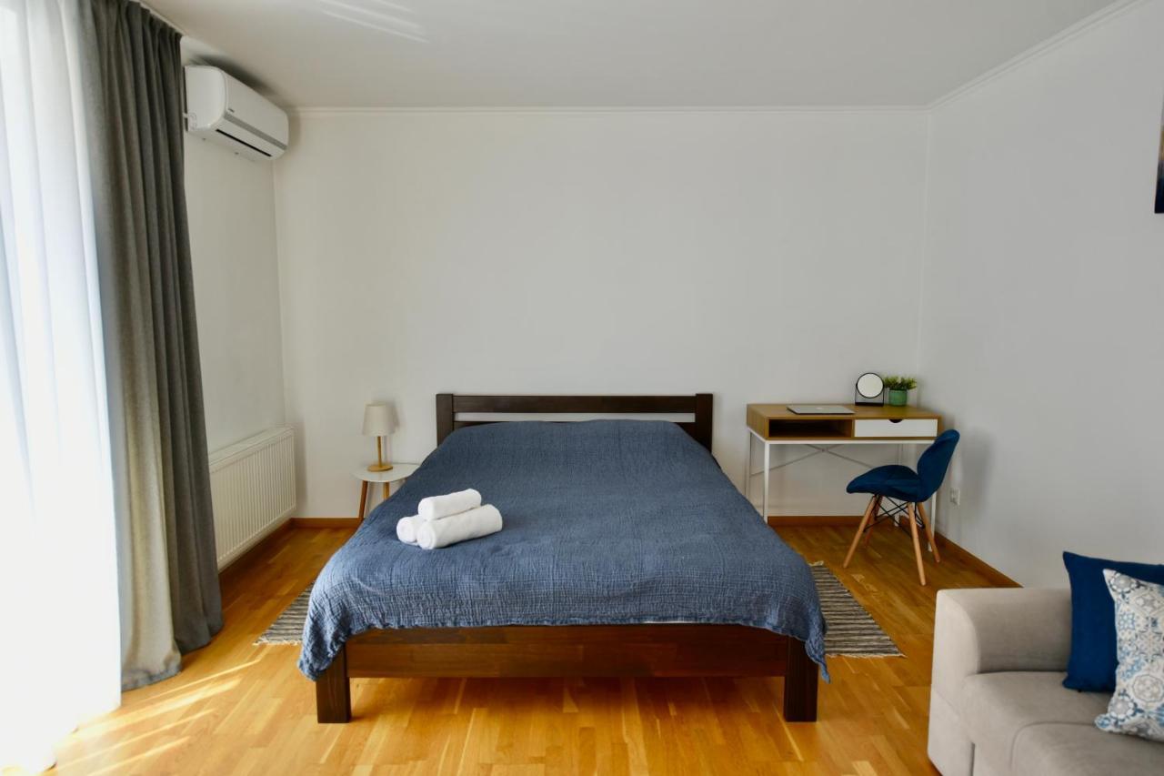 Cozy Apartment Next To The Park Ternopil Exterior foto