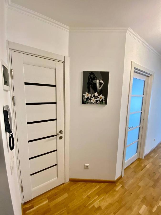 Cozy Apartment Next To The Park Ternopil Exterior foto